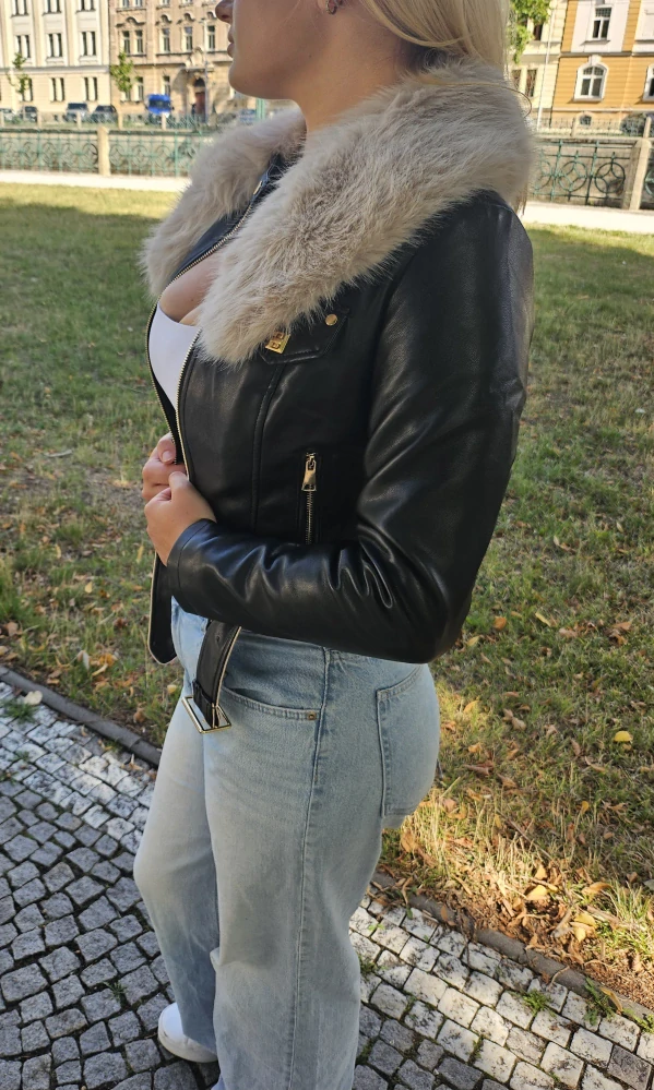 Černá bunda s kožešinou